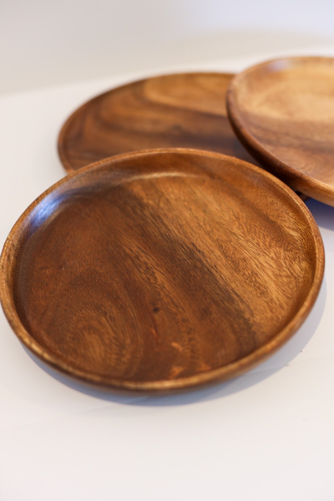 Wooden Acacia Plates - Set of 3 (Small, Medium and Large) | The Pino Collection