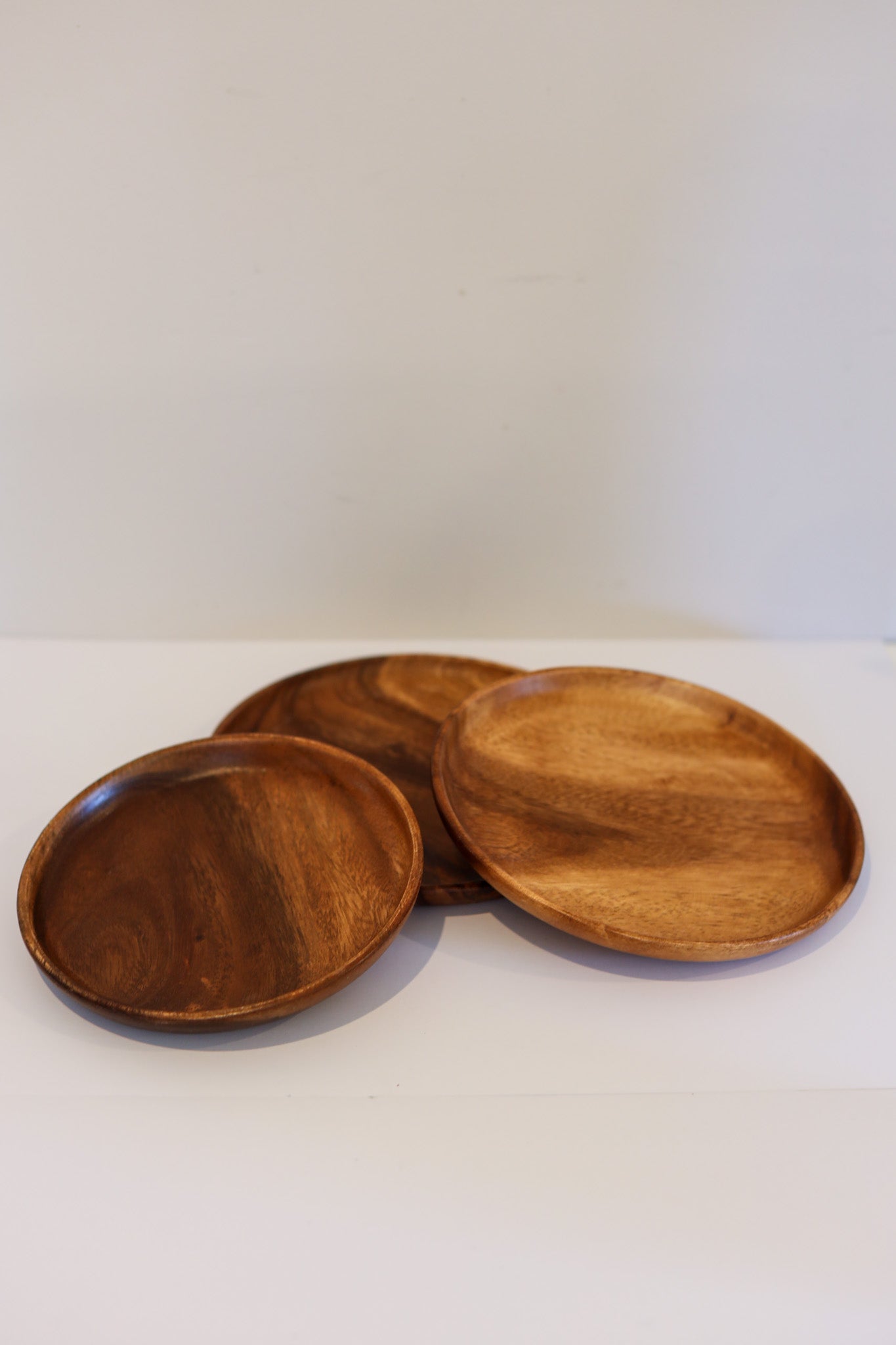 Wooden Acacia Plates - Set of 3 (Small, Medium and Large) | The Pino Collection