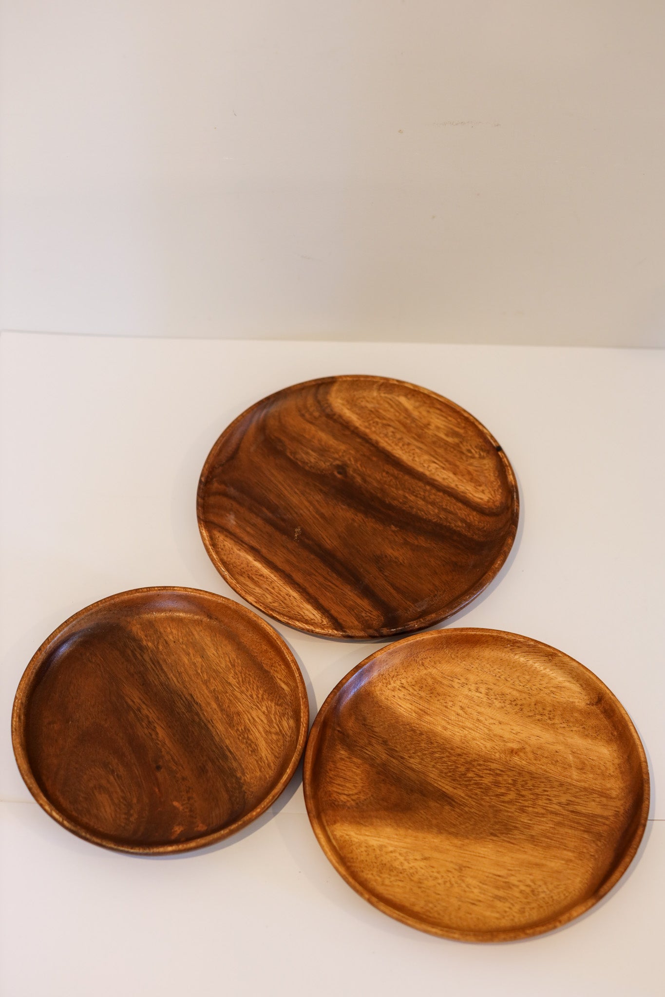 Wooden Acacia Plates - Set of 3 (Small, Medium and Large) | The Pino Collection