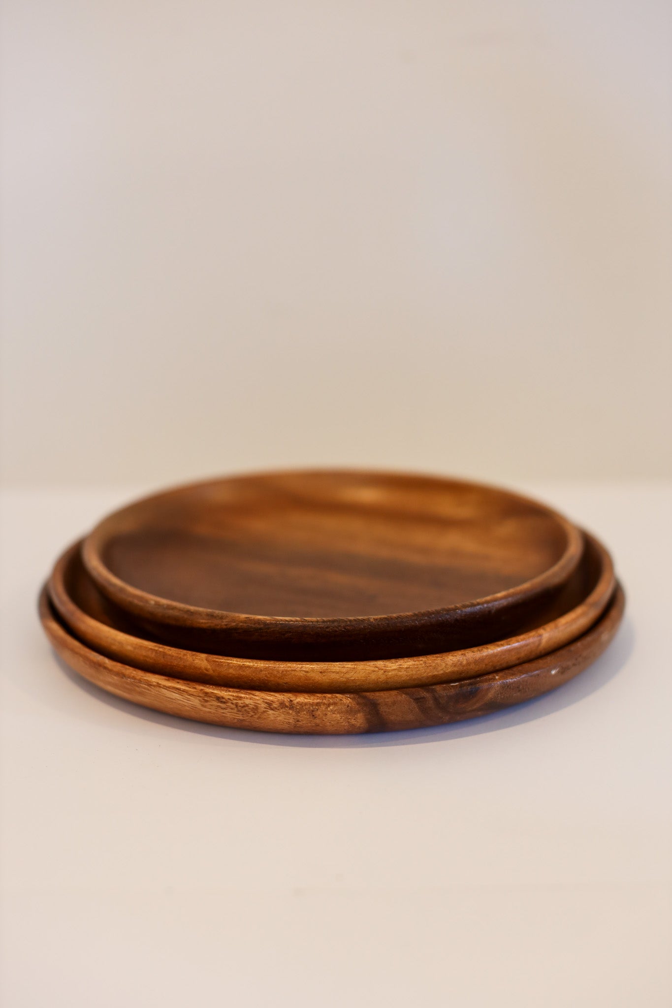 Wooden Acacia Plates - Set of 3 (Small, Medium and Large) | The Pino Collection